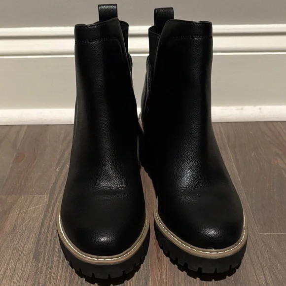 DV by Dolce Vita Black Ankle Booties - Picture 2 of 4